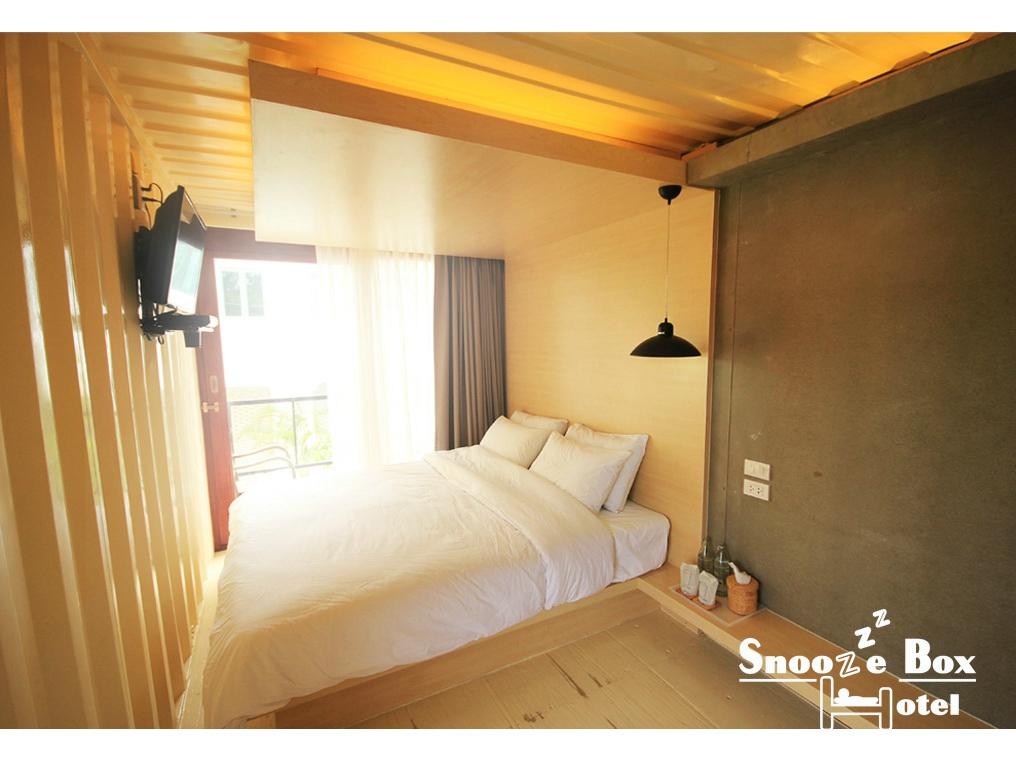 Snooze Box Hotel by null