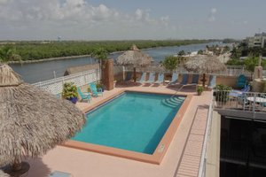 Pool & Beach