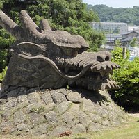 八俣大蛇の石像