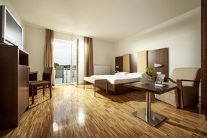 Room & Suite
