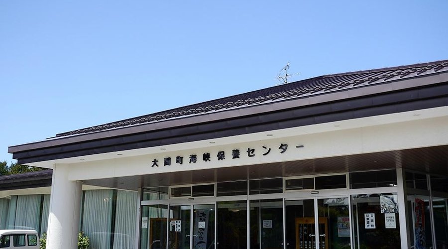 なだらかな丘の上にあります