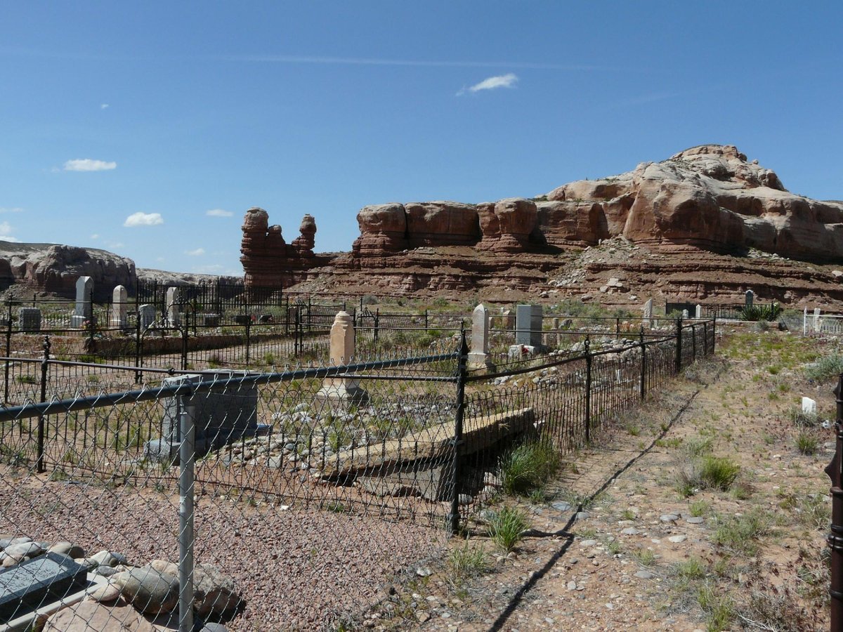 Pioneer Cemetery, Bluff