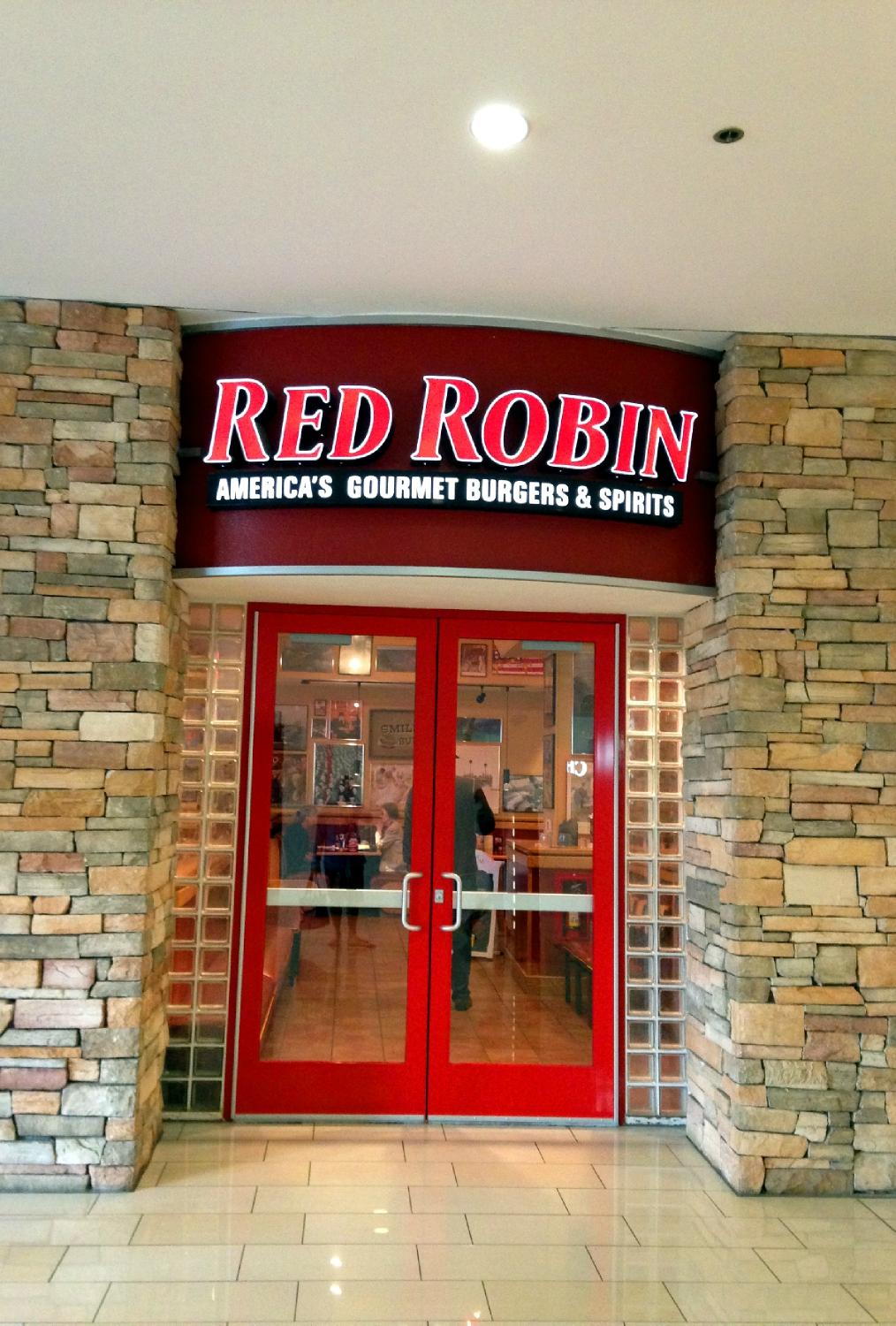 What time does red robin close discount