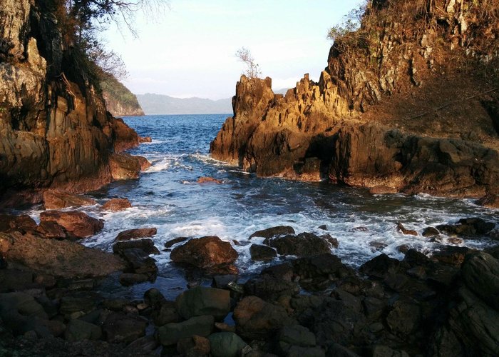 Pemandangan Teluk Hijau (Green Bay) di Taman Nasional Meru Betiri di Banyuwangi