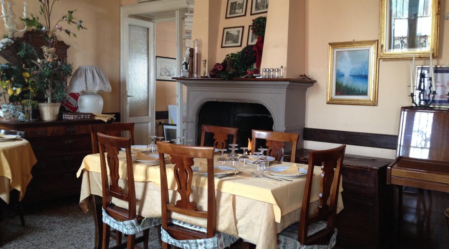 Table with chimney