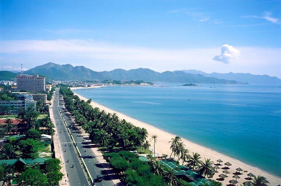 越南芽庄最美的沙滩     海滩只有银白色和孔雀蓝_图1-1