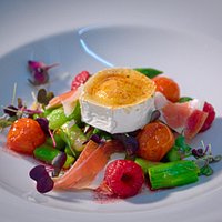 Grüner Spargelsalat mit Ziegenkäse