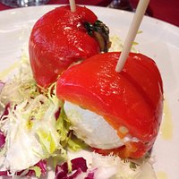 Involtini di peperoni arrostiti, tomini e acciughe al verde 😋