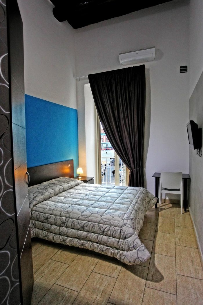 Camera matrimoniale superior con effetto luci perimetrale led - Foto di B&B  Fiumara, Napoli - Tripadvisor