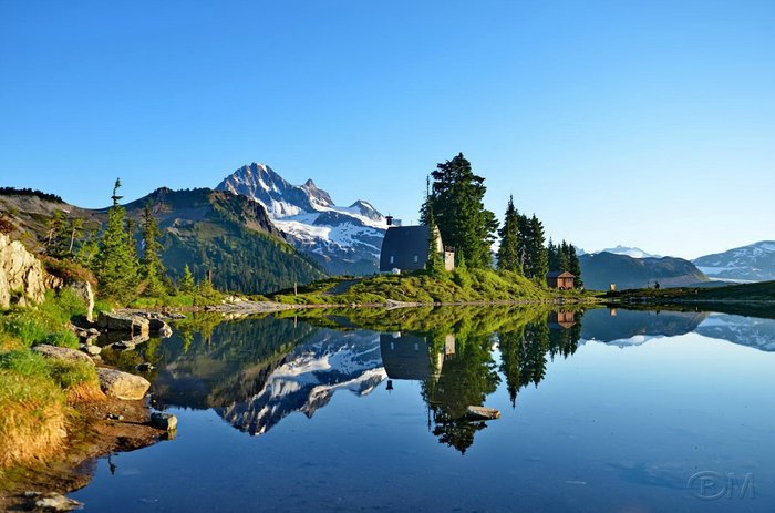 Sunrise at Elfin Lakes