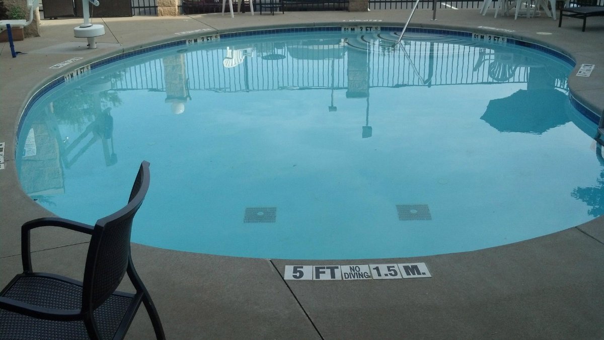 La Quinta Inn & Suites By Wyndham Kennesaw Pool: Pictures & Reviews 