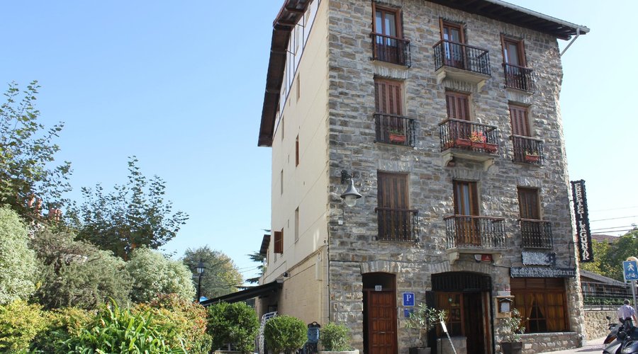 Fachada de la Pensión Lagunak