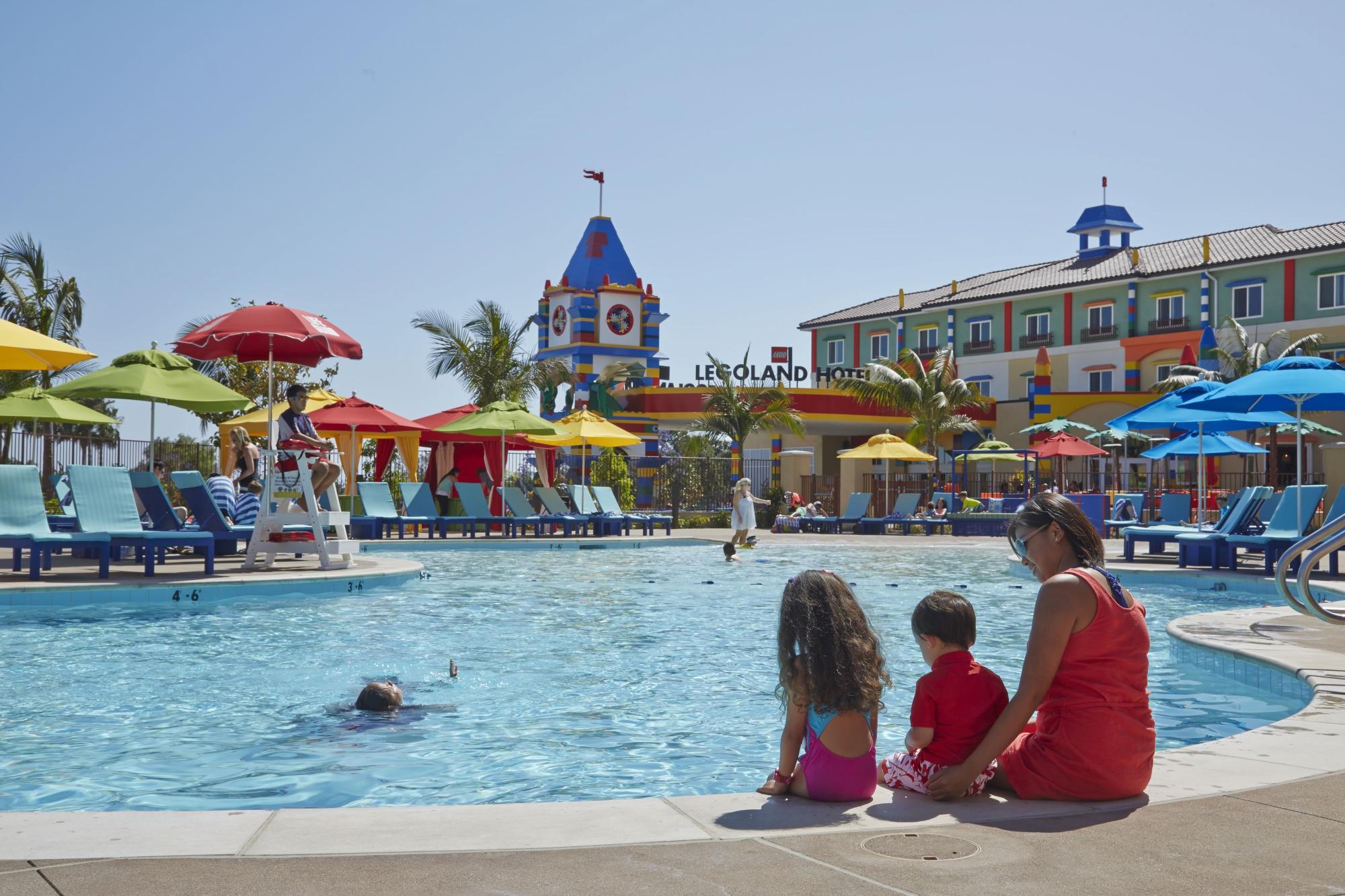 Legoland hotel top pool hours