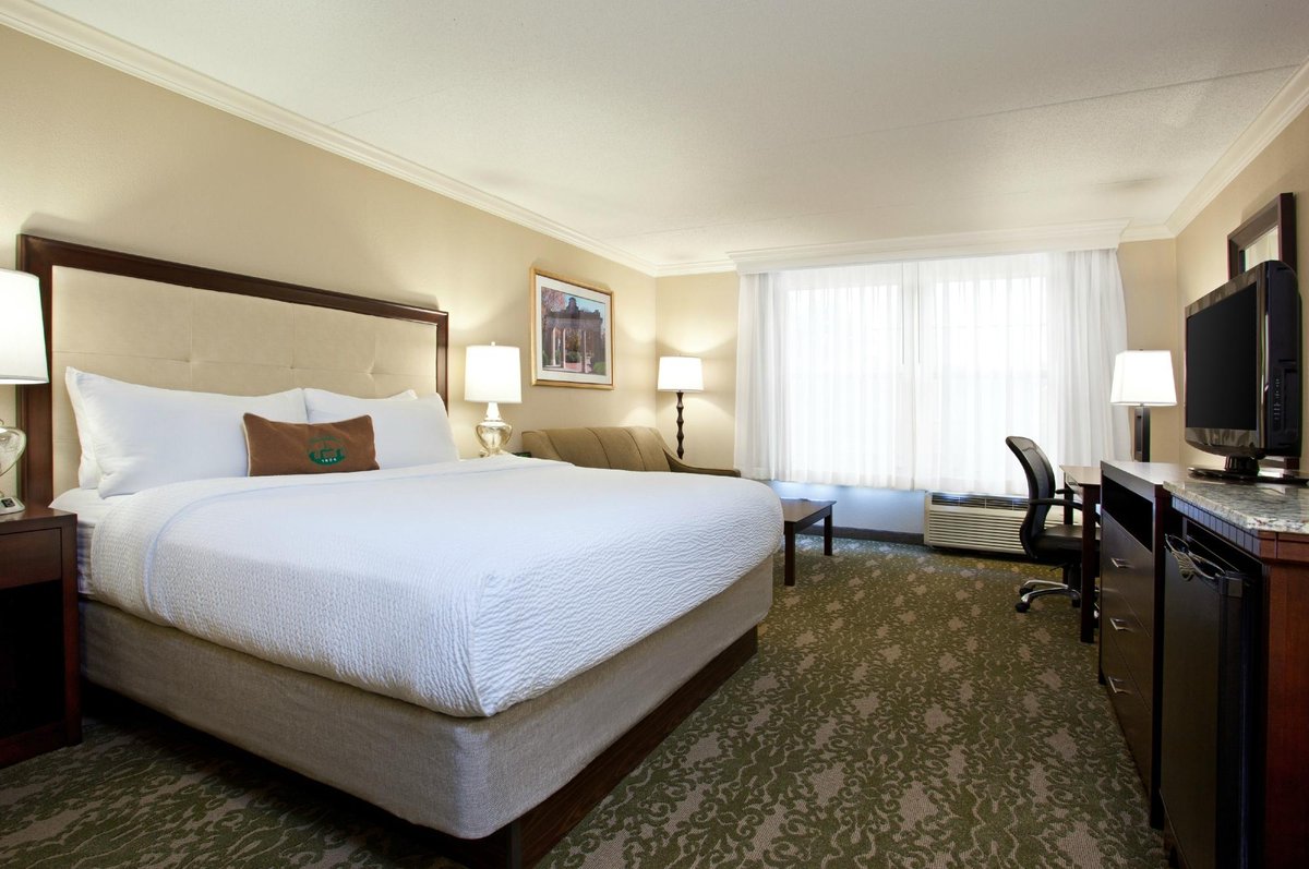 Ohio University Inn & Conference Center Rooms: Pictures & Reviews ...