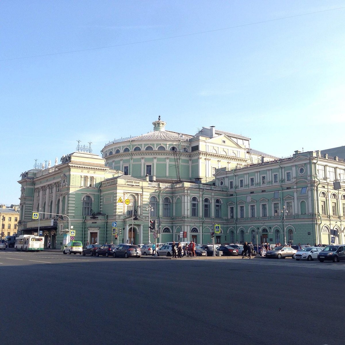 Театр спб май. Театральная площадь у консерватории в СПБ. Консерватория Римского-Корсакова Санкт-Петербург. Театр оперы и балета Санкт-Петербург. Театр оперы и балета консерватории Санкт-Петербург.