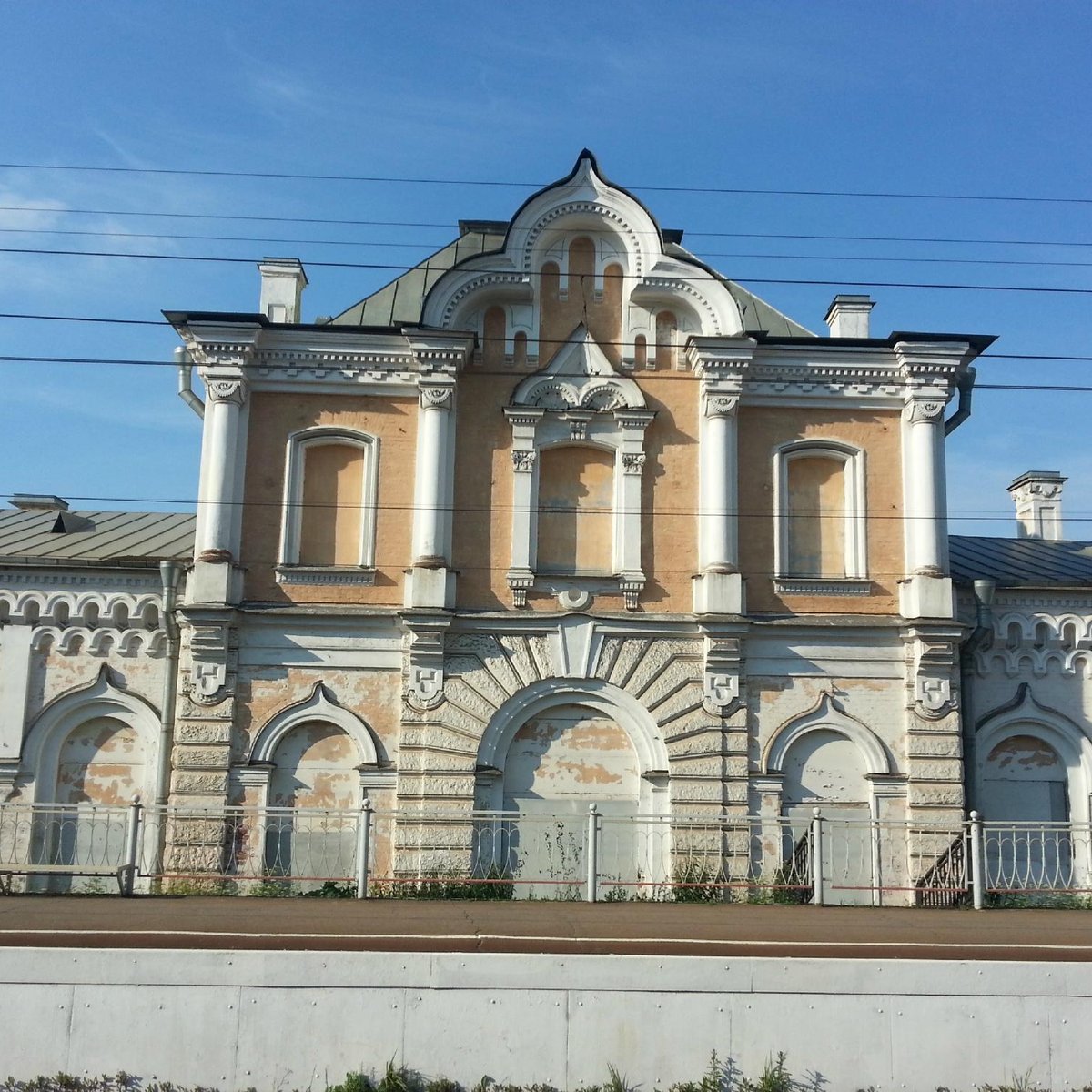 Сергиево спб. Станция Сергиево Санкт-Петербург. Сергиево СПБ достопримечательности. Сергиево Санкт-Петербург достопримечательности. Сергиево Санкт Петербург что там находится.