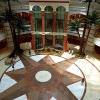 Pics of this stunning mall, lovely roof