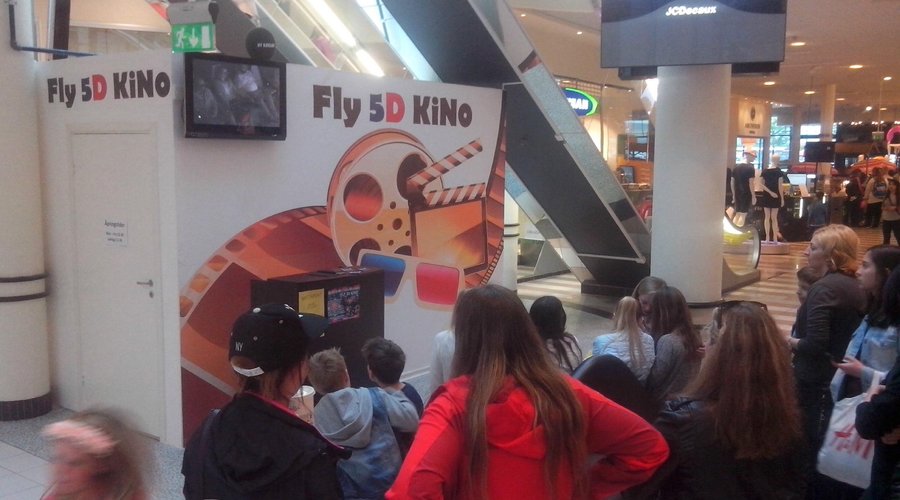 Usuall Saturday at Fly 5d Kino - everyones wants to try it.