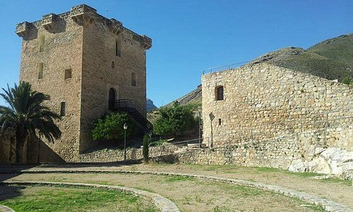 Torre Sur del Castillo de Jódar. Centro de Visitantes del Parque Natural Sierra Mágina.
