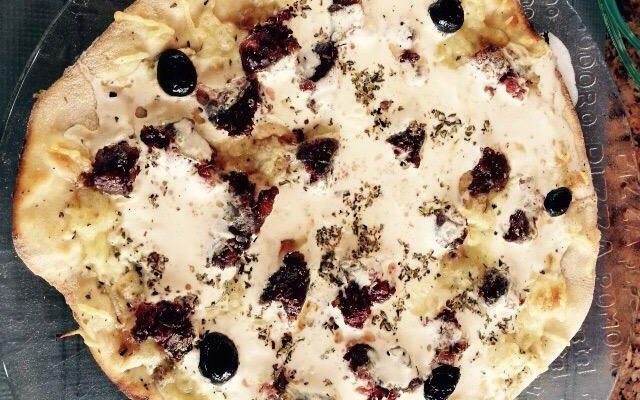 Bon restaurant pizza fait maison bon accueil, une vue très belle sur la mer décoration simple ma