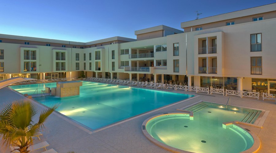 Piscine by night