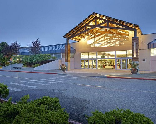 12 Malls in Washington For Your Retail-Therapy Needs!