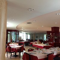 Amplo restaurante