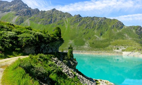 Le barrage de Cleuson et ses eaux turquoises