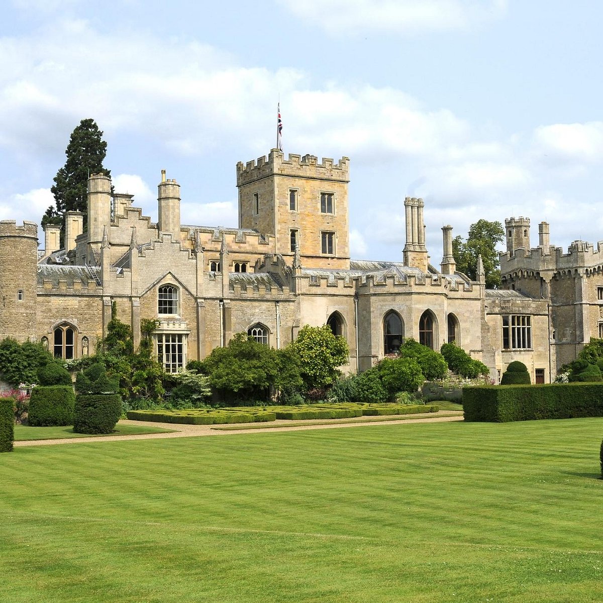 Peterborough england. Питерборо Англия. Elton Hall. Питерборо (Англия) достопримечательности. Петерборо Халл.