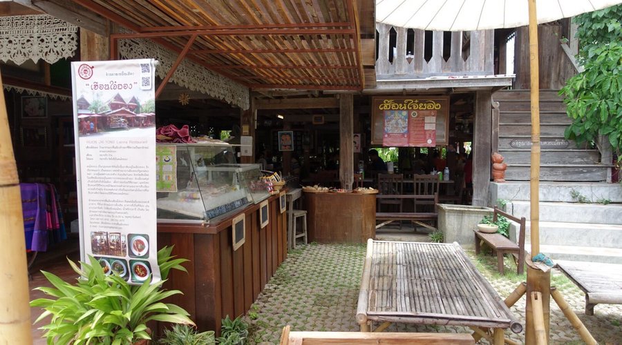 Traditional north thai style food
Location; sunkampang road about 20-30 min drive from airport 