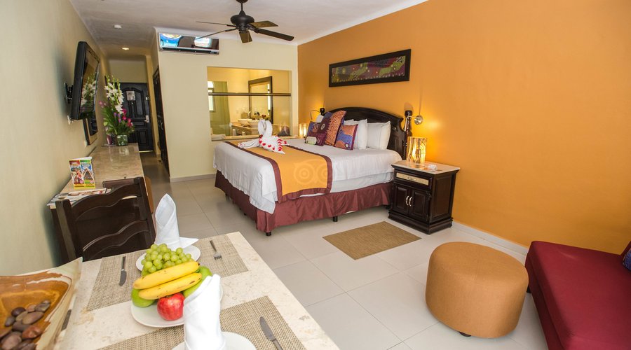 The Swim-Up Suite at the El Dorado Royale