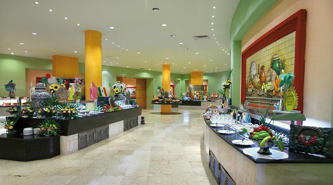 Brasserie Burgundy Escargots - Picture of Barcelo Maya Palace, Puerto  Aventuras - Tripadvisor