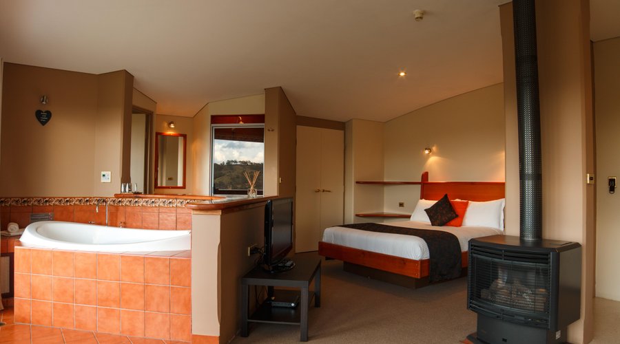Lakeview Spa Suite
