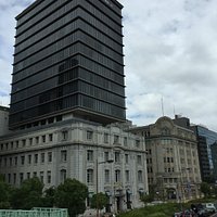 NOF神戸海岸ビル。右隣は商船三井ビル