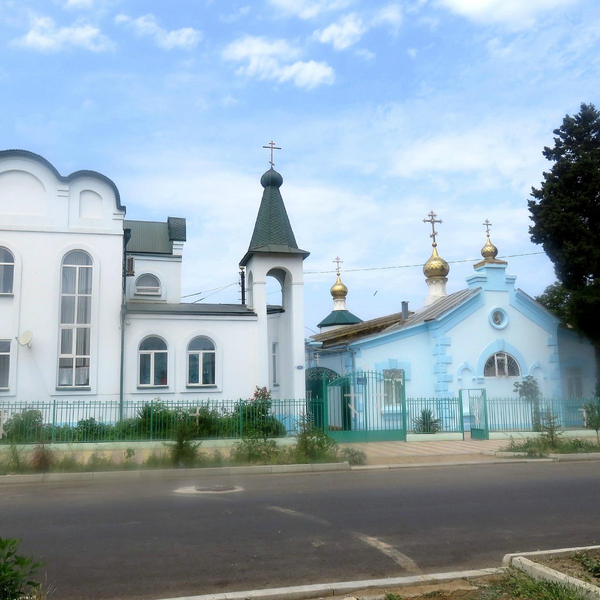 Церковь покрова пресвятой богородицы дербент фото. Дербентская Церковь православная. Православная Церковь в Дербенте.