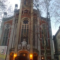 Frente de la Basilica Maria Auxiliadora y San Carlos