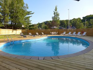 Motel de la Riviere in Piedmont, image may contain: Pool, Water, Chair, Swimming Pool