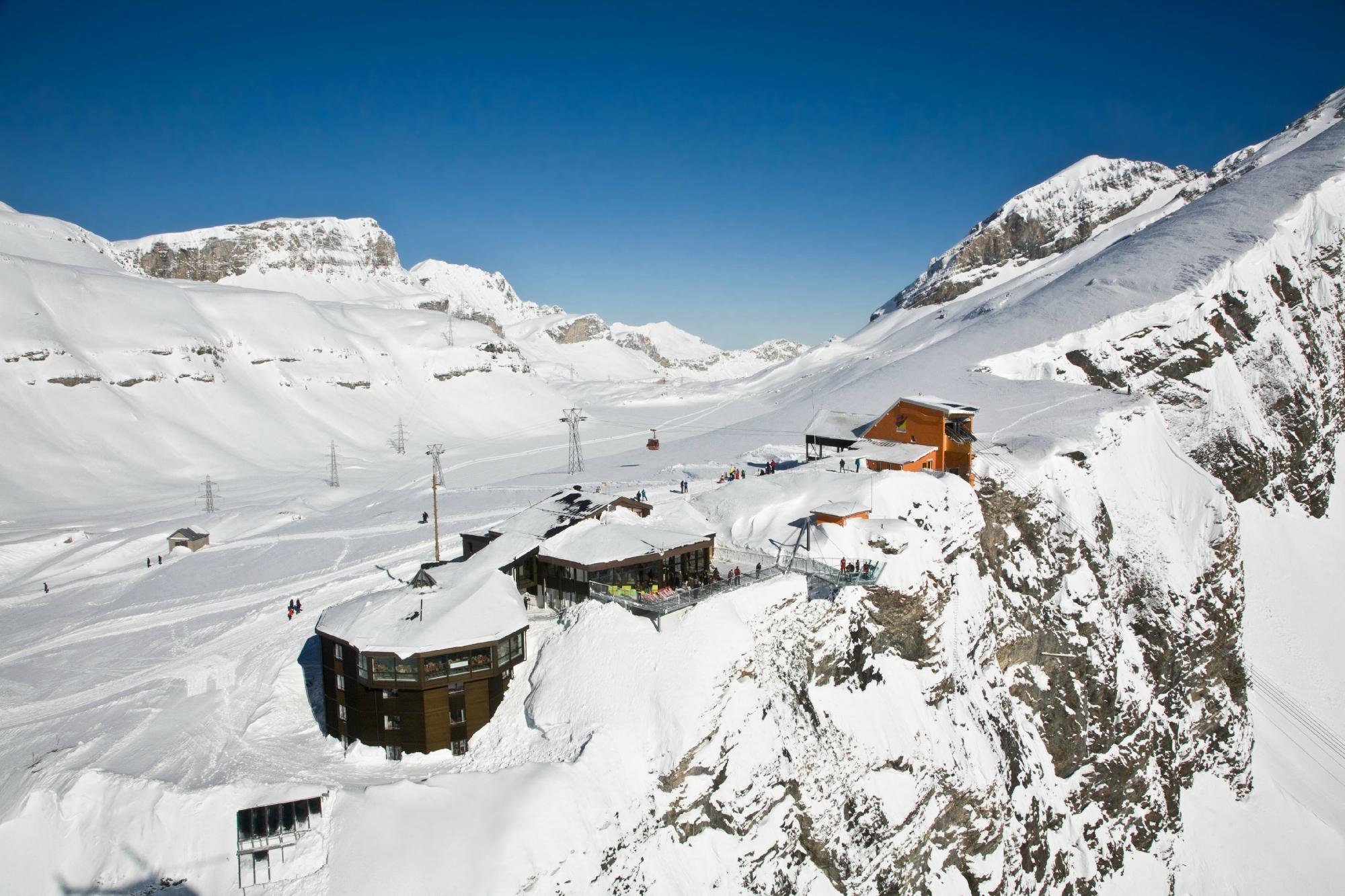 Gemmi Lodge 2350 by null