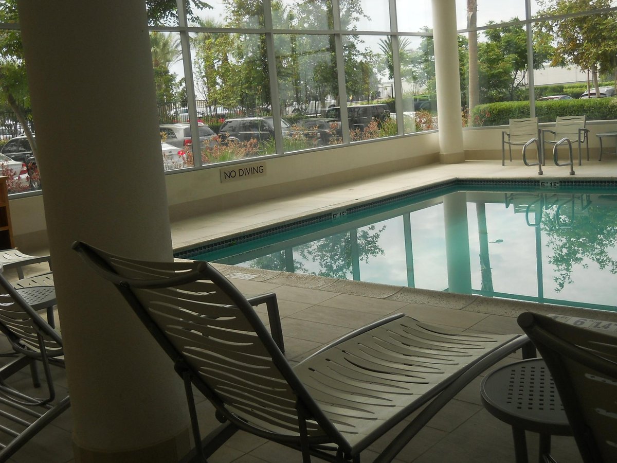 Embassy Suites by Hilton Ontario Airport Pool: Pictures & Reviews ...