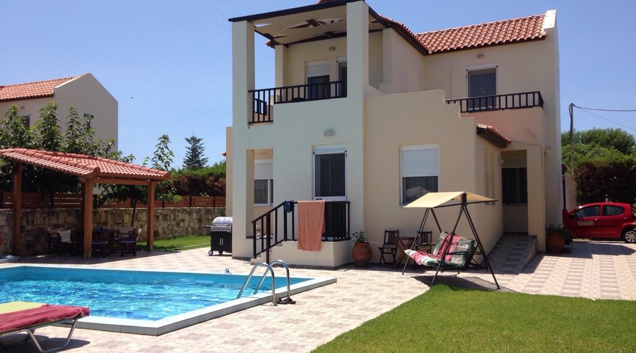 Superb, ultra clean pool