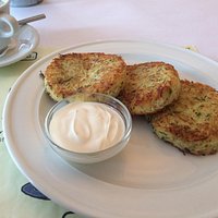 Драники вкусные, приготовлены хорошо: не сырые, нет теста. Кофе ок!