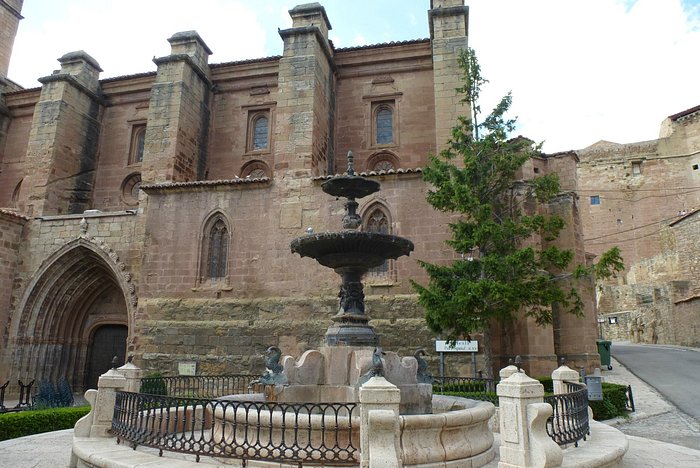 Castillo de Mora de Rubielos y  los alrededores