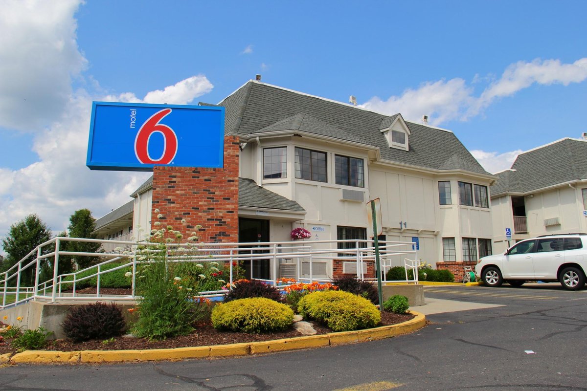 best hotels in enfield ct