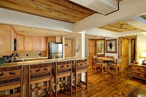Room & Suite