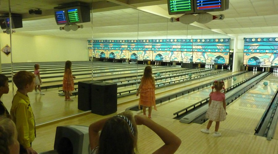 BOWLING CLUB TSUNAMI, Nakhodka - Restaurant Reviews, Photos & Phone Number - Tripadvisor