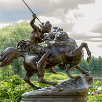 "Амазонка сражающаяся с барсом" уменьшенная копия Берлинской
