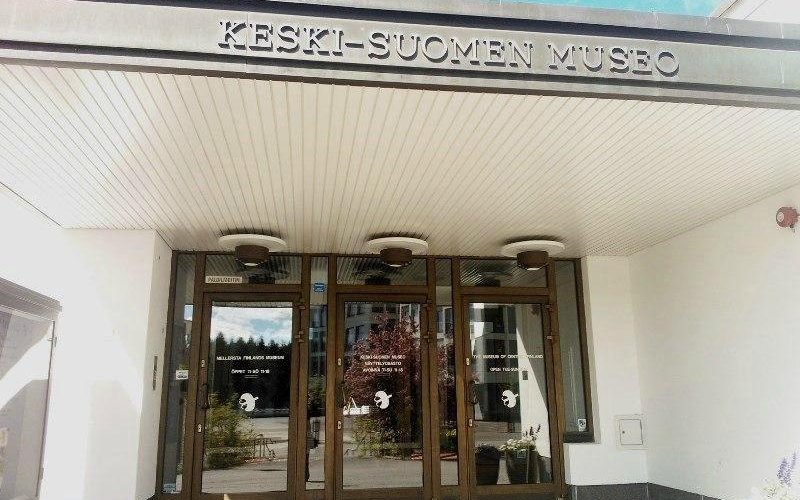 Keski-Suomen museon pääsisäänkäynti. Kuva: Pekka Helin, Keski-Suomen museo