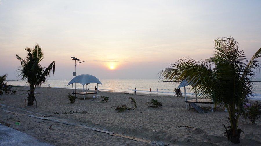 หน้าชายหาด
