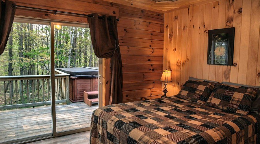 Deer Crossing - Bedroom w/Private Bath