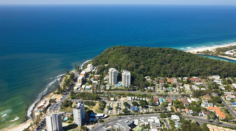 Burleigh Beach Tourist Park adjacent national park
